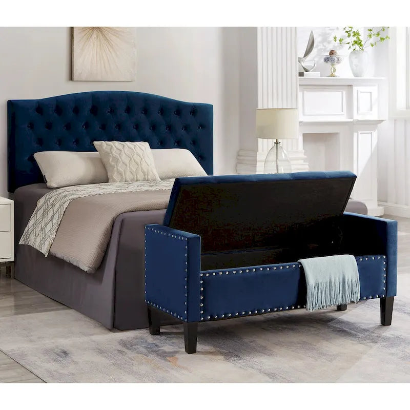Panca contenitore in velluto blu navy trapuntato con braccioli e finiture con borchie