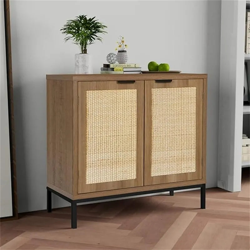 Boho-Akzentschrank mit 2 Rattantüren und goldfarbenen Metallbeinen, weiße Aufbewahrung