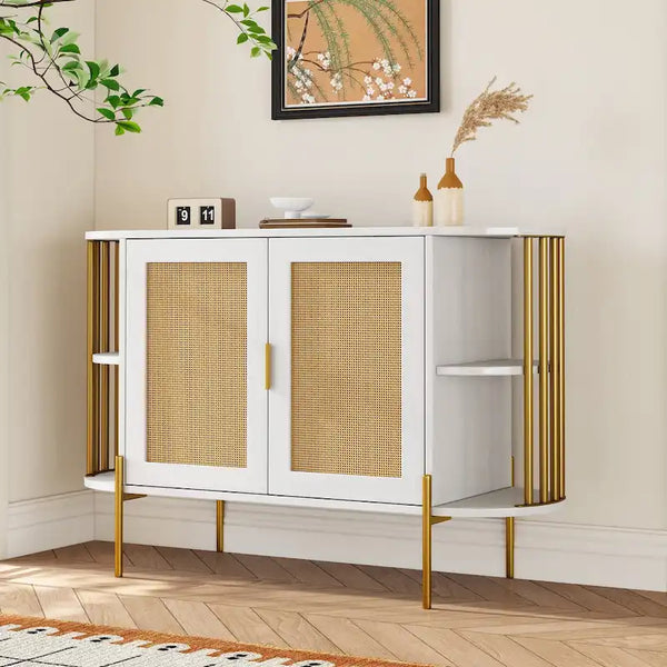 Geschwungenes Sideboard mit Rattantüren und goldenem Metallrahmen, Schwarz oder Weiß