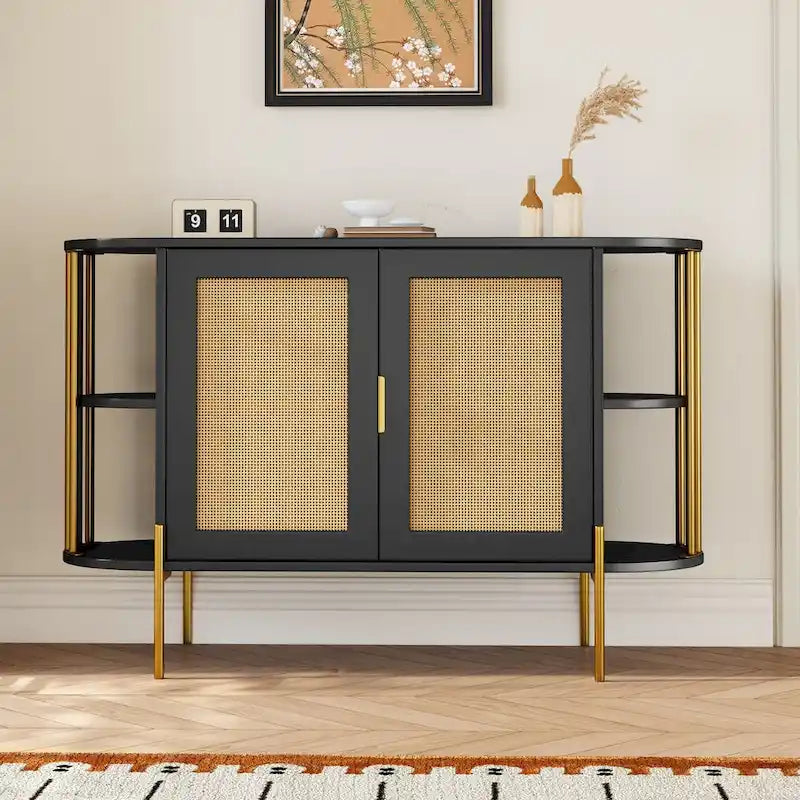 Gebogen dressoirkast met rotandeuren en goudkleurig metalen frame, zwart of wit