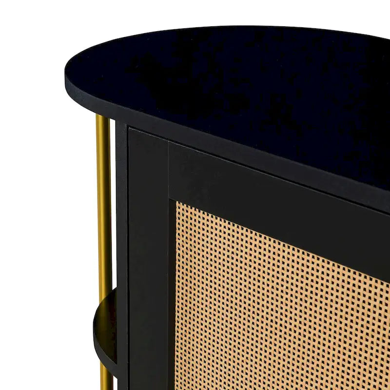 Gebogen dressoirkast met rotandeuren en goudkleurig metalen frame, zwart of wit